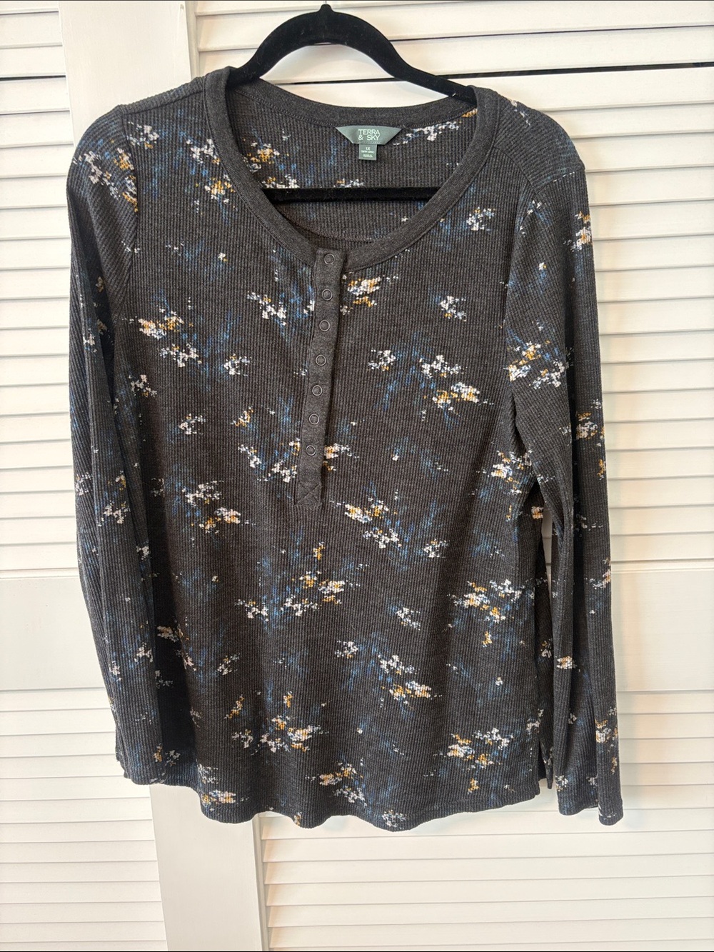 Terra & Sky Charcoal Floral Henley Long Sleeve Thermal